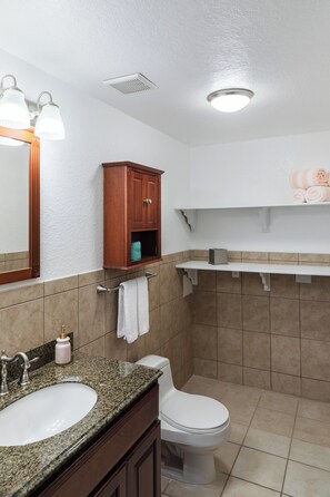 Combined shower/tub, deep soaking tub, hair dryer, towels - Grassy Flats Resort & Beach Club (Marathon)