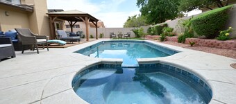 Delightful hjem med vidunderlig pool og jacuzzi