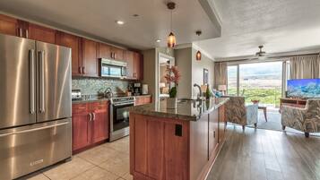 Coffee/tea maker, fridge, microwave, oven