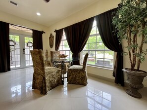 Dining - Sunset Hide A Way West in Paradise,Naples,Florida with canal water front (Naples)