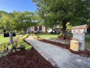 Property grounds - Sunset Hide A Way West in Paradise,Naples,Florida with canal water front (Naples)