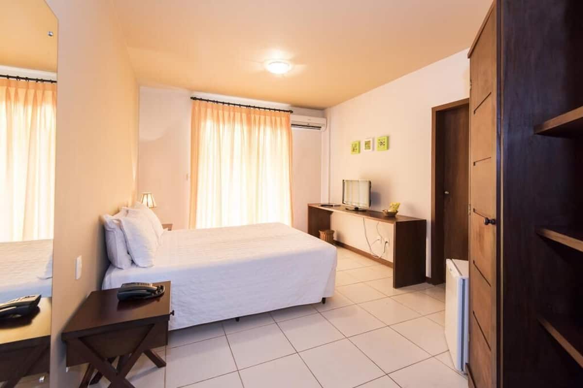 Minibar, cortinas blackout, wifi gratis y ropa de cama