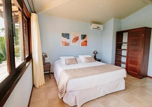 Minibar, cortinas blackout, wifi gratis y ropa de cama