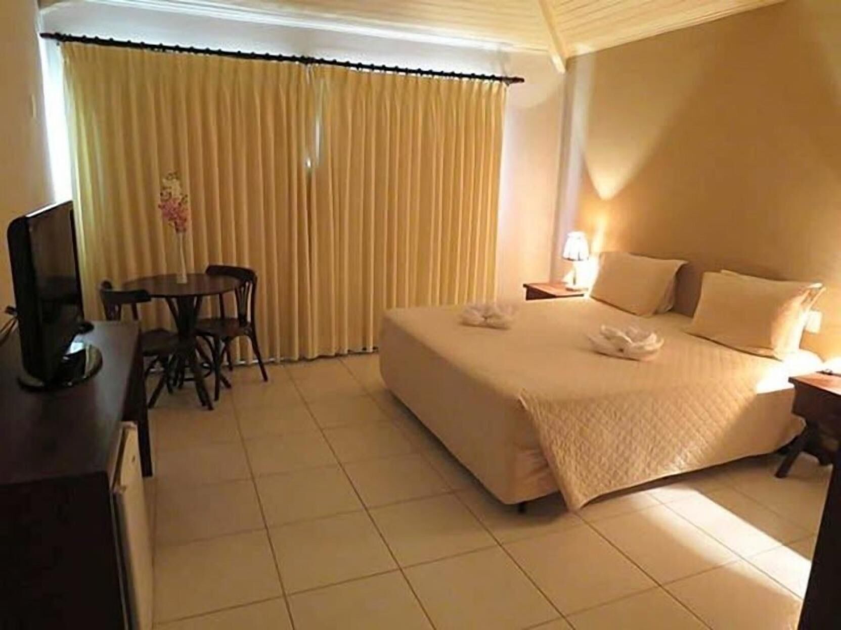 Minibar, cortinas blackout, wifi gratis y ropa de cama 