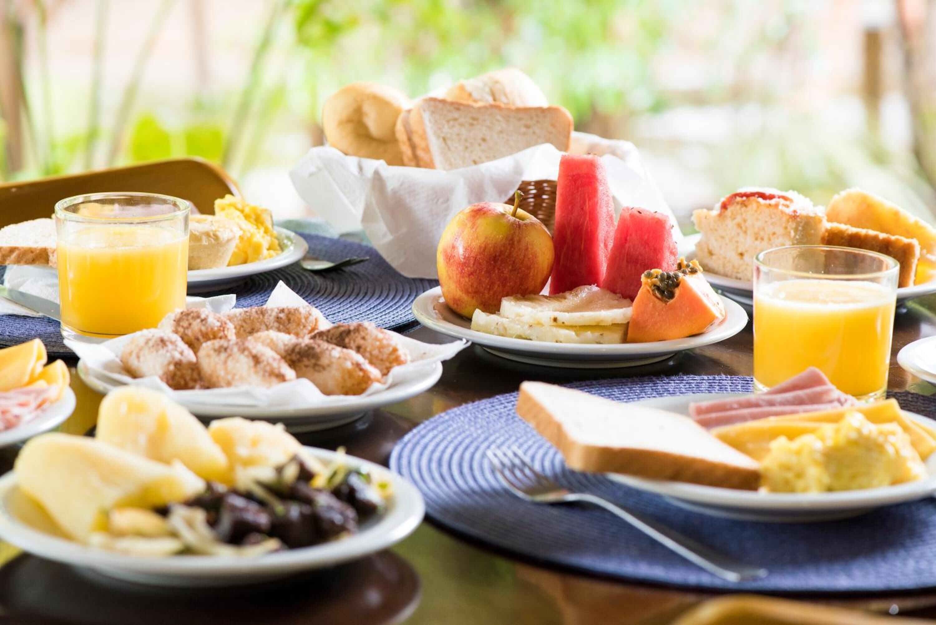 A breakfast buffet with various food items and drinks.