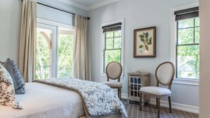 3 habitaciones, escritorio, tabla de planchar con plancha y wifi 