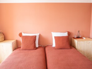 Familien-Vierbettzimmer, Stadtblick | Individuell dekoriert, individuell eingerichtet, Verdunkelungsvorhänge