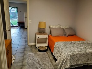 3 habitaciones, tabla de planchar con plancha, wifi y ropa de cama 