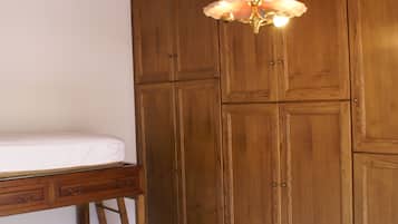 1 bedroom, desk, soundproofing, bed sheets