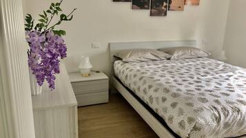 1 Schlafzimmer, BĂŒgeleisen/BĂŒgelbrett, kostenloses WLAN, BettwĂ€sche