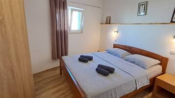 2 bedrooms, iron/ironing board, free WiFi, bed sheets