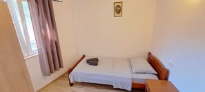 2 chambres, fer et planche à repasser, Wi-Fi gratuit, draps fournis