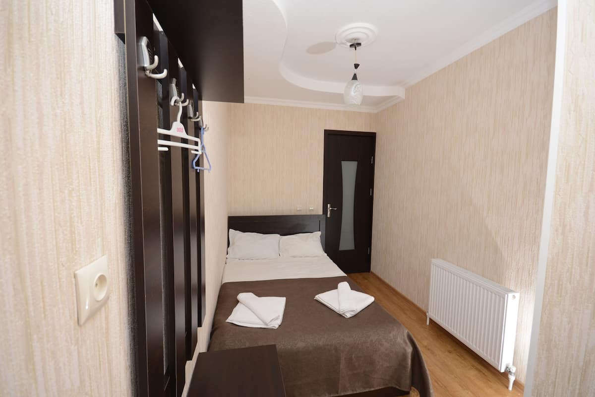 Classic Room, 1 Double Bed, Garden View | Desk, soundproofing, free WiFi