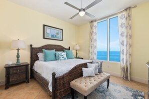 4 bedrooms, desk, iron/ironing board, WiFi