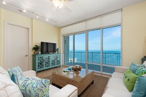 Smart TV, futbolito y libros 