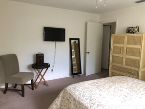 3 makuuhuonetta, silitysrauta/-lauta, Wi-Fi, vuodevaatteet