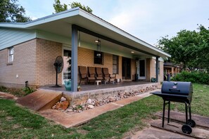 Terrace/patio - Peaceful Lake LBJ Getaway w/ Private Beach + Stunning Views (Kingsland)