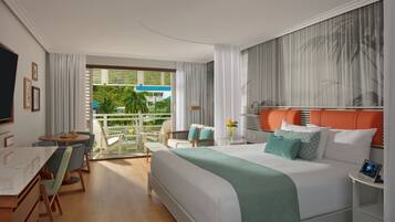 Suite junior, vista a la montaña (Prefered Club) | Minibar, caja de seguridad en la habitación y cortinas blackout