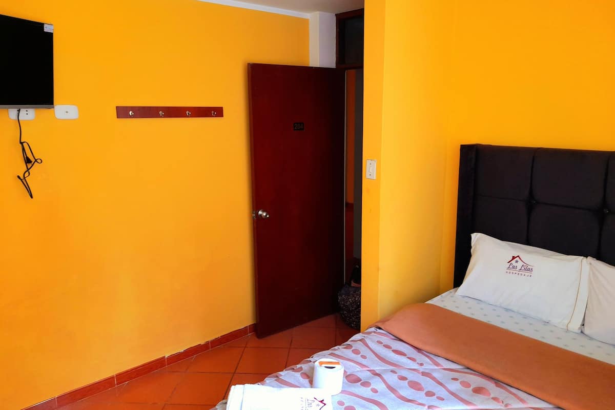 Basic Room | 3 bedrooms, down comforters, desk, free WiFi