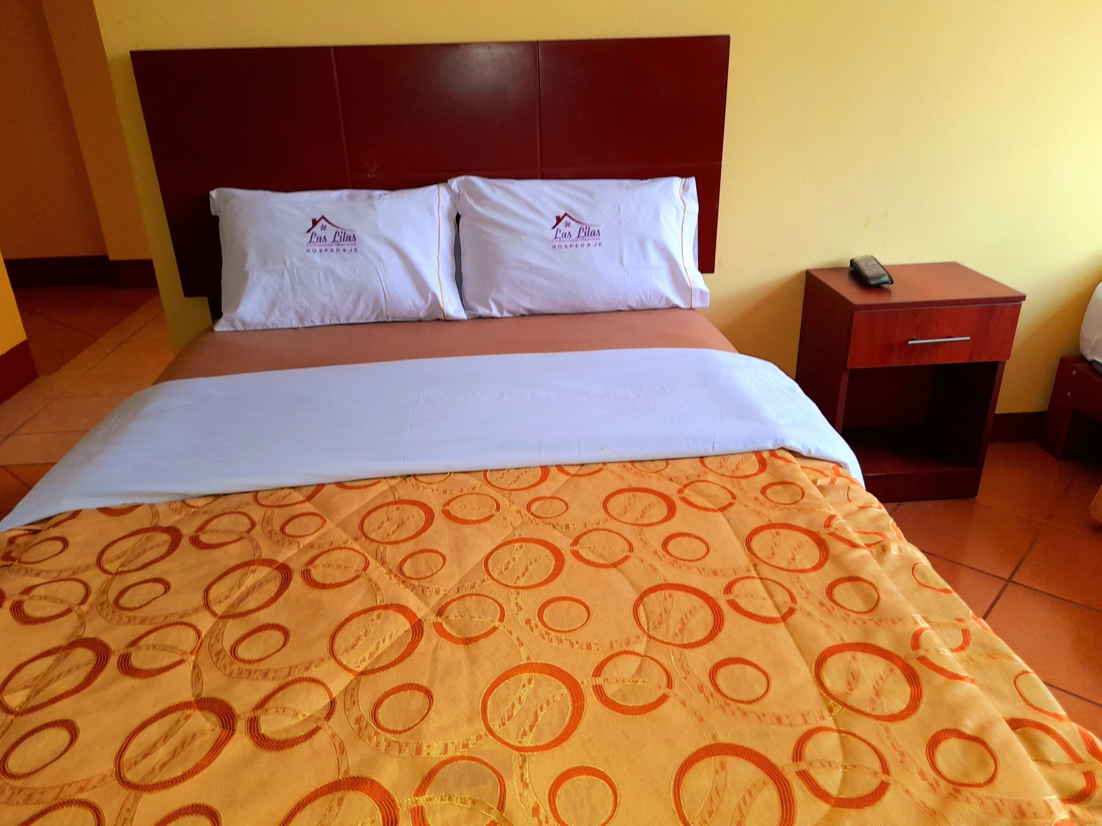 Habitación familiar, 1 habitación | Edredón, escritorio, wifi gratis y ropa de cama 