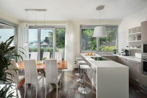 Luxury Apartment, Sea View, Beachfront | Private kitchen | Fridge, oven, stovetop, dishwasher - Villa Arentz (Opatija)