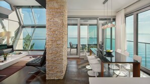 Luxury-Apartment, 3 Schlafzimmer, Meerblick, Strandnähe | Essbereich im Zimmer