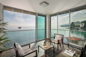 Luxe appartement, 3 slaapkamers, uitzicht op zee, aan het strand | Terras