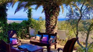 A patio with wooden furniture and a view of the sea. - VILLA LOS ARCOS COSTA BRAVA
Breathtaking sea views & relaxation amidst nature (Lloret de Mar)