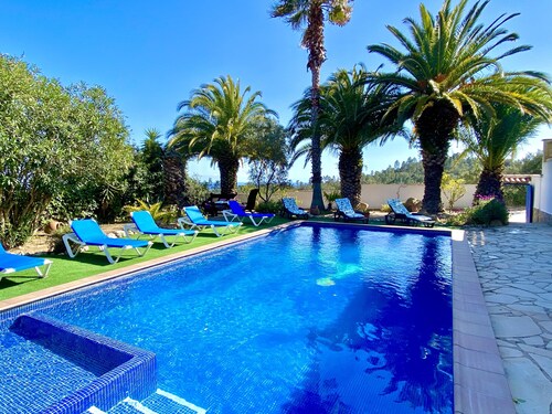 VILLA LOS ARCOS, COSTA BRAVA
Breathtaking sea views & relaxation amidst nature