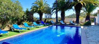 VILLA LOS ARCOS, COSTA BRAVA
Breathtaking sea views & relaxation amidst nature