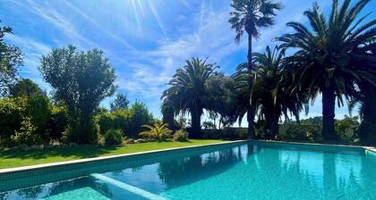 VILLA LOS ARCOS, COSTA BRAVA
Breathtaking sea views & relaxation amidst nature