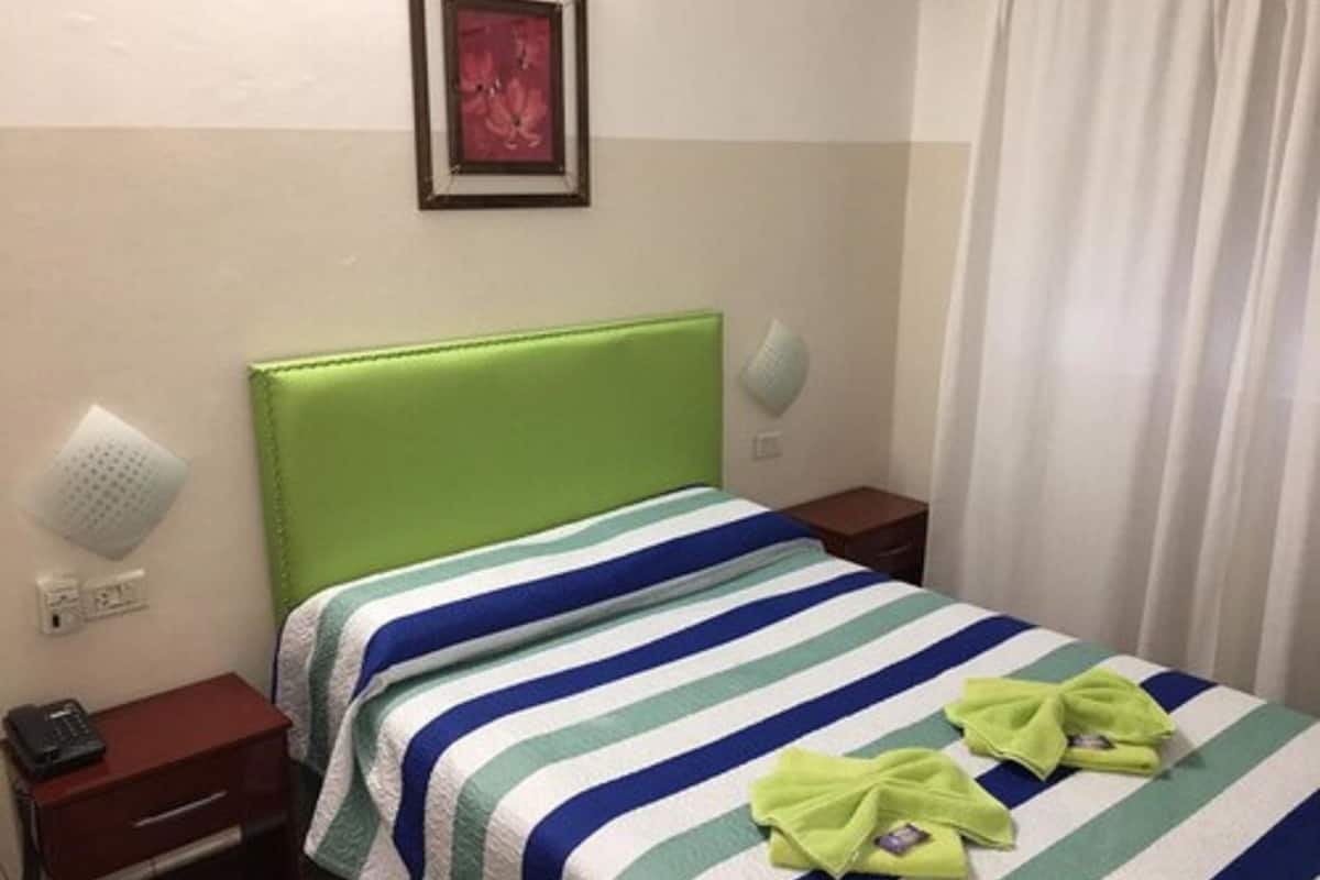 Minibar, caja de seguridad en la habitación y wifi gratis