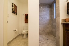 Appart'hôtel, 1 chambre | Salle de bain | Serviettes fournies