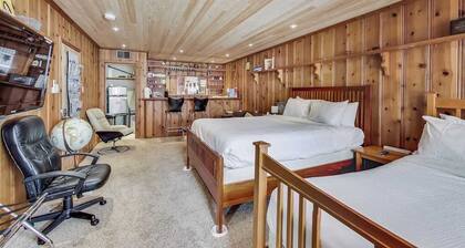 Large studio in San Francisco's Sunset District provides needed tranquility after a day of exploring.