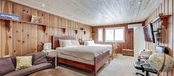 Large studio in San Francisco's Sunset District provides needed tranquility after a day of exploring.