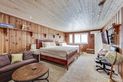 Large studio in San Francisco's Sunset District provides needed tranquility after a day of exploring.