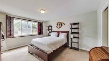 3 bedrooms, premium bedding, iron/ironing board, free WiFi