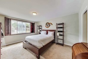 3 bedrooms, premium bedding, iron/ironing board, free WiFi