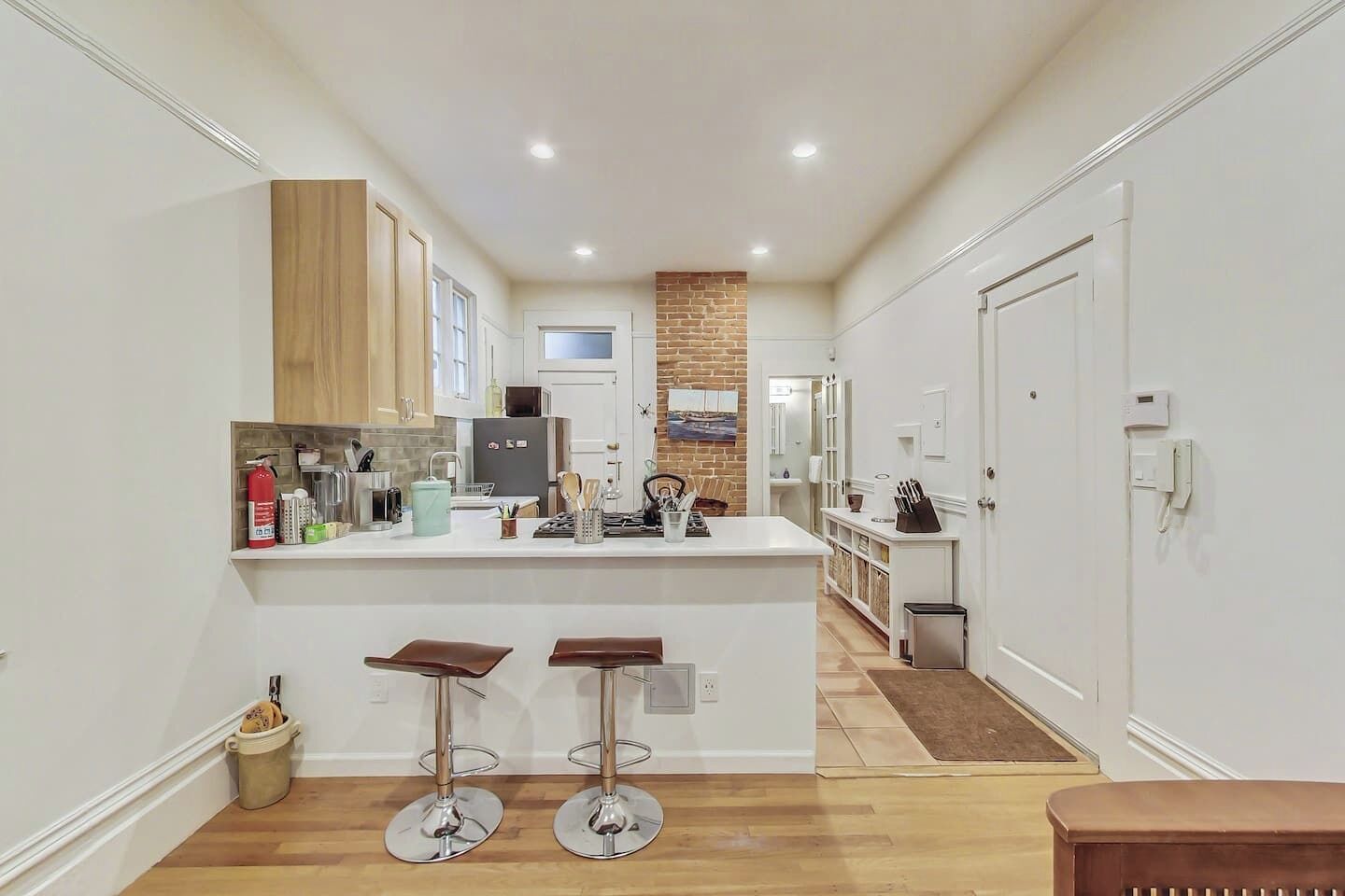 Fridge, stovetop, coffee/tea maker, toaster