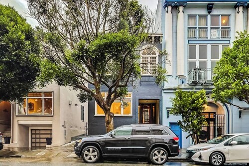 A fantastic 1 bedroom apartment in one of the cities most dynamic neighborhoods