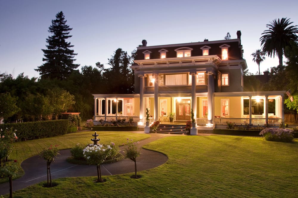 Churchill Manor B&B