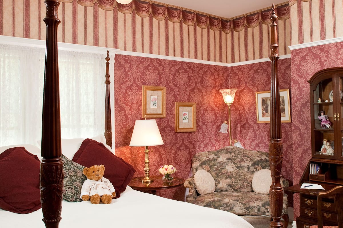 Comfort Room, 1 Queen Bed | 1 bedroom, premium bedding, down comforters, pillowtop beds