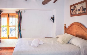6 habitaciones, cuna de viaje y ropa de cama 