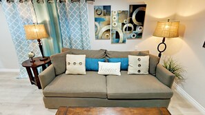 TV - Cozy Cottage Near Downtown, Zoo, Coronado, NEW Jacuzzi & BBQ Area with Fire Pit! (C) (San Diego)