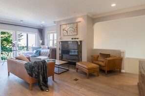 TV, peis og kontorer