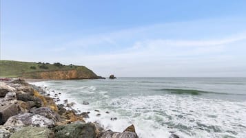 Una spiaggia nelle vicinanze