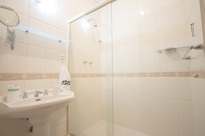Family Apartment, Multiple Beds, Sea View | Bathroom - LineRio Vista Mar Copacabana 228 (Rio de Janeiro)