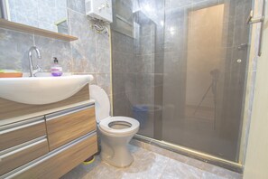 Standard Apartment, Multiple Beds, Sea View | Bathroom - LineRio Vista Mar Copacabana 193 (Rio de Janeiro)