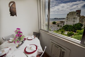 Lägenhet Standard - flera sängar - havsutsikt | Matservice på rummet