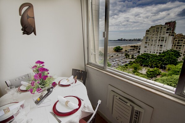 Appartement Standard, plusieurs lits, vue mer | Restauration dans la chambre